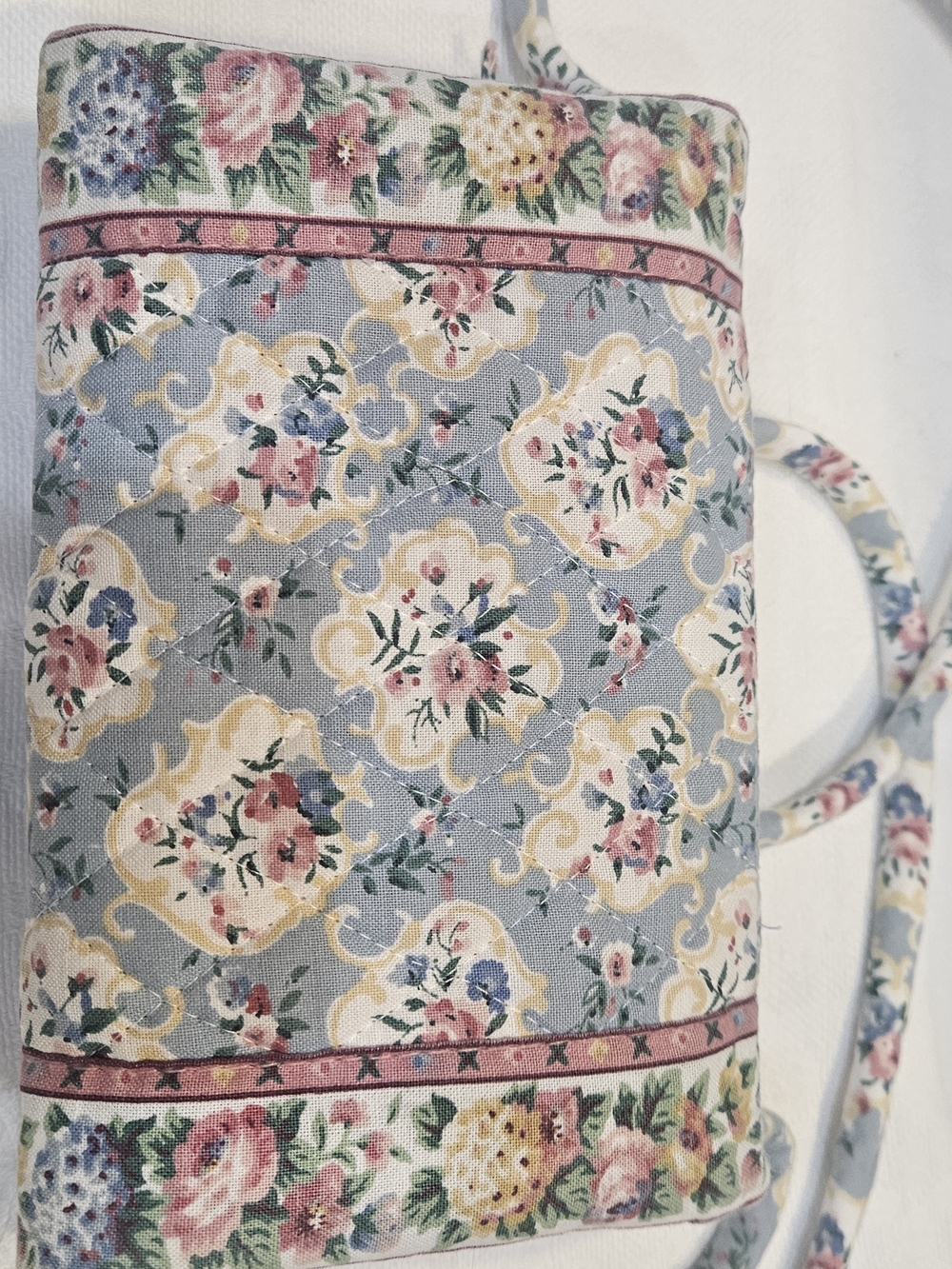 Vera Bradley Blue Floral Quilted Crossbody Organizer - Picture 2 of 5